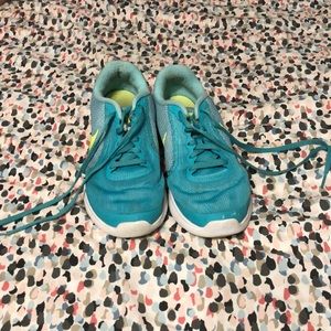 Nike run / gym shoes